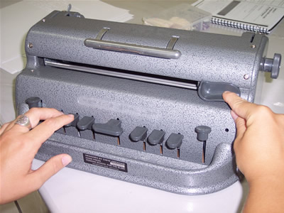 Imagem de uma Máquina Digitadora Braille